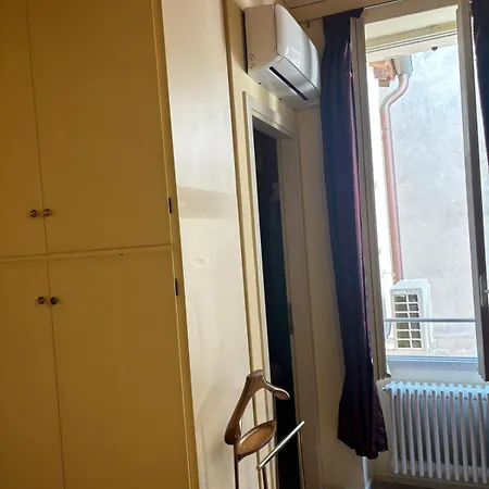 F A L S T A F F Apartamento