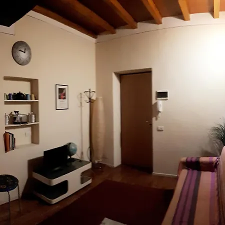 F A L S T A F F Apartamento