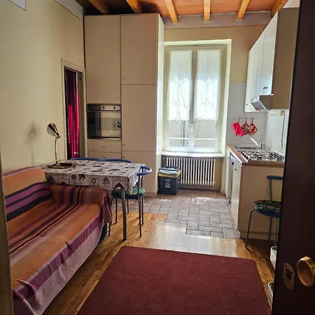 Διαμέρισμα F A L S T A F F *