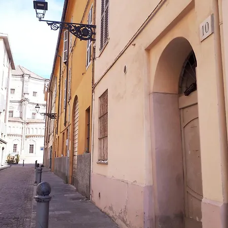 F A L S T A F F Apartamento *